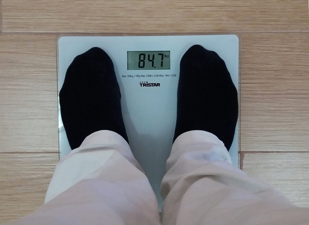 Persona che pesa 84 kg